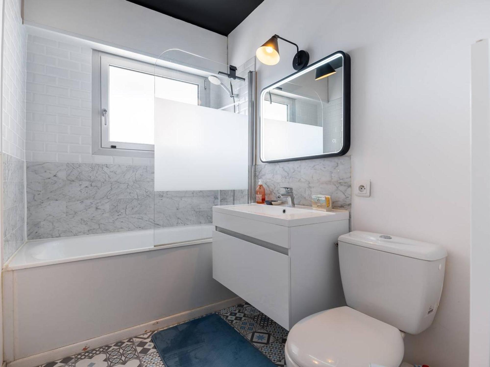 Appartement Renove Avec Canape Convertible, Balcon Au Soleil - Fr-1-821-18